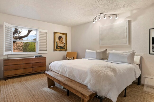 Building Photo - 303 Calle Loma Norte