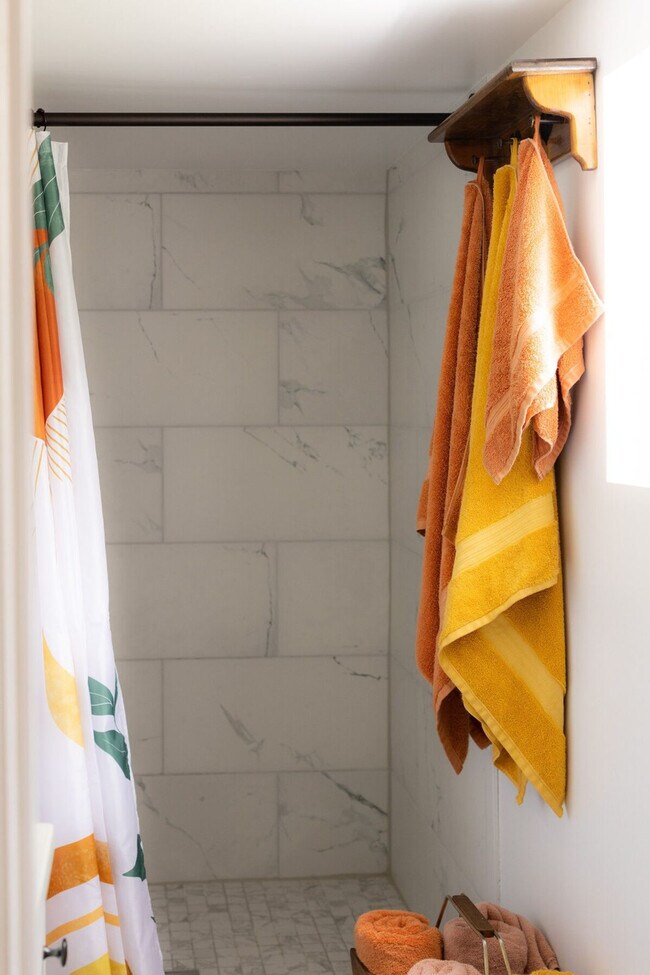 Building Photo - 2919 Elm St