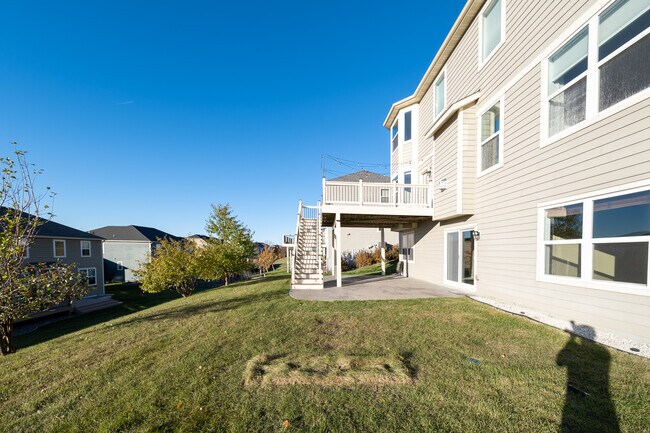 Building Photo - 5075 Jewel Ln N