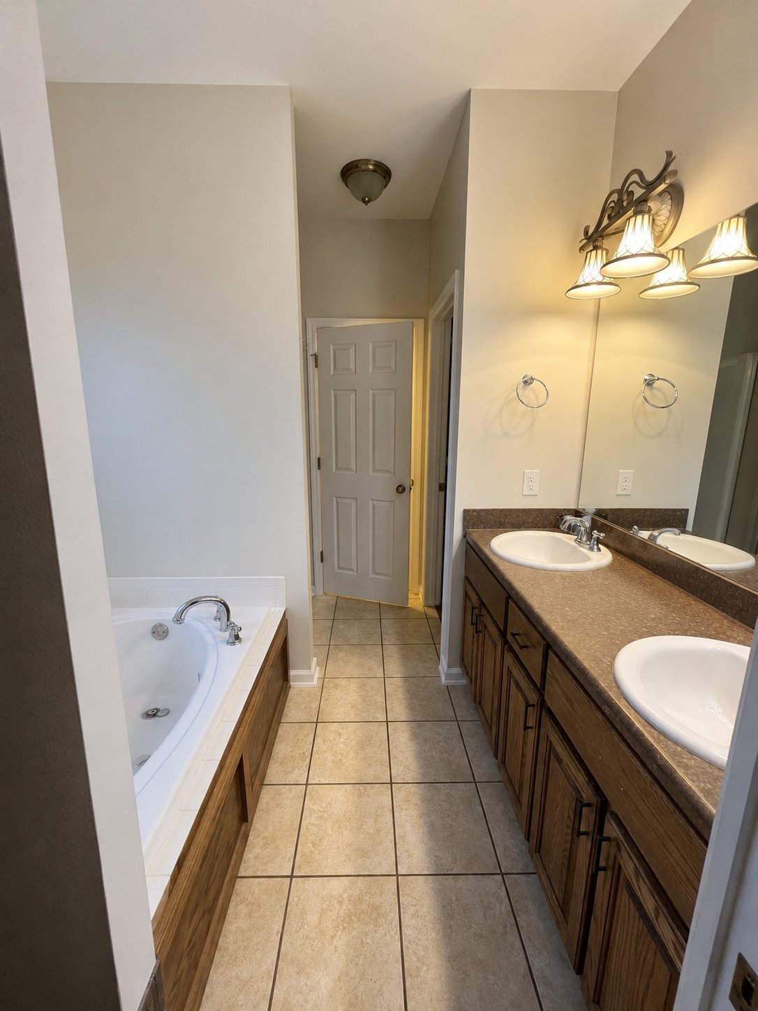 Building Photo - 201 Fountain Crest Dr