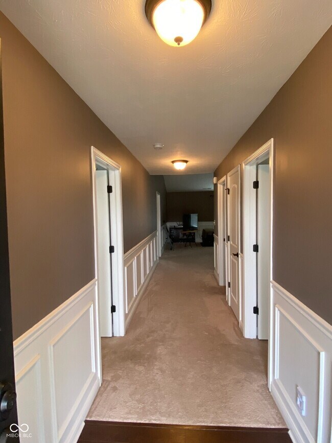 Building Photo - 6750 Woodcrest Dr