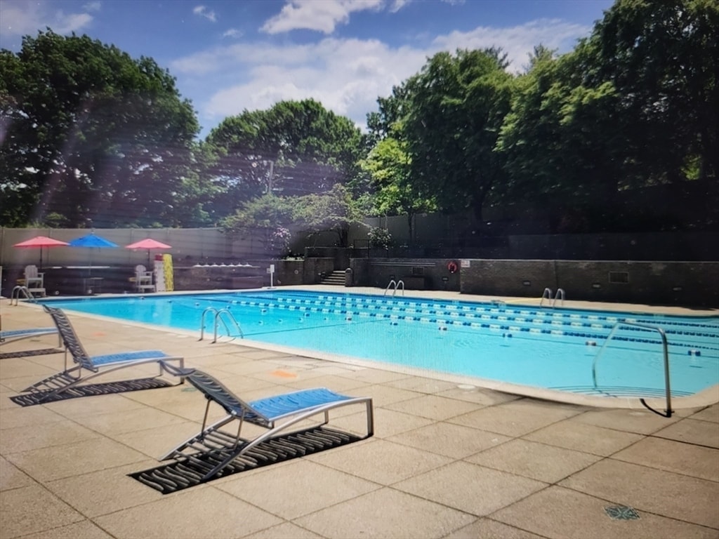 Building Photo - 77 Pond Ave