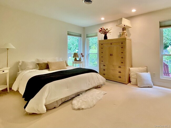 Building Photo - 21 North Loop