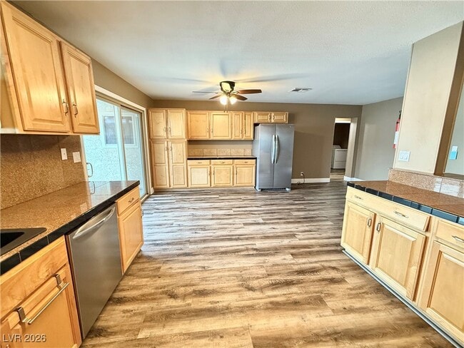 Building Photo - 6236 W Elmira Dr