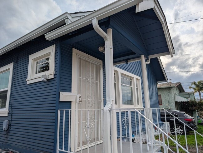 Building Photo - Newly Remodeled 2BR Home in Oakland’s Frick Neighborhood