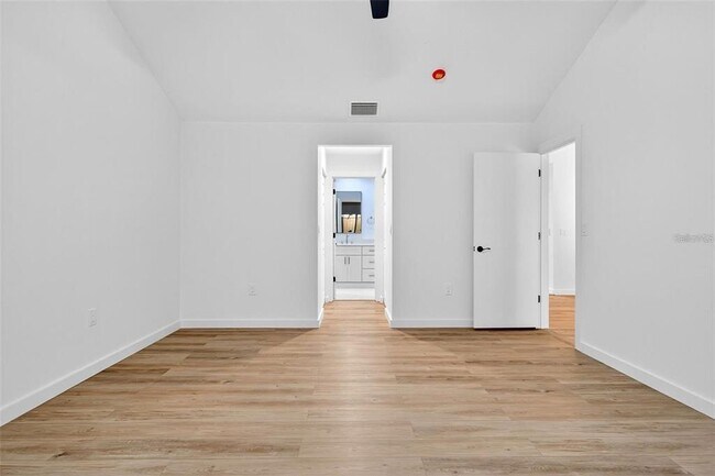 Building Photo - 7607 4th Ave W