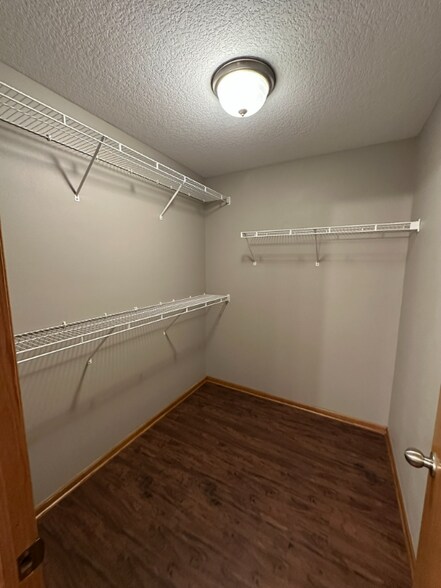 Building Photo - 585 SE Crabapple Dr