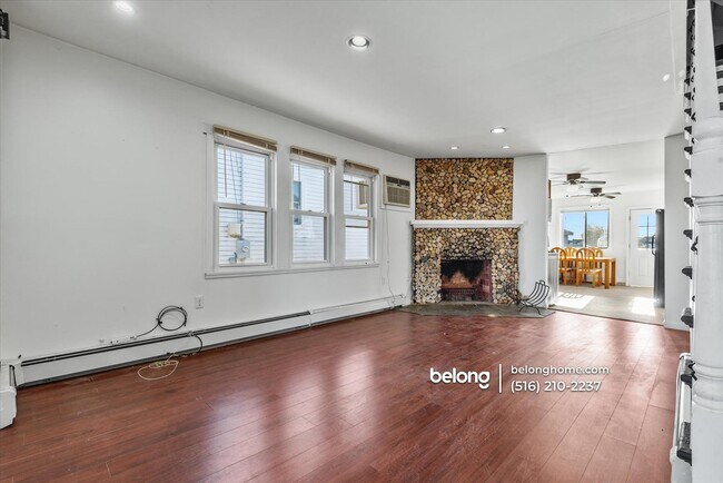 Building Photo - 2 Pirates Cove