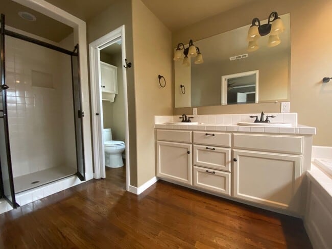 Building Photo - 4 Bedroom 3 Bathroom Land Park Home