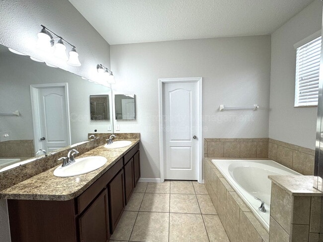 Building Photo - 3040 Youngford St