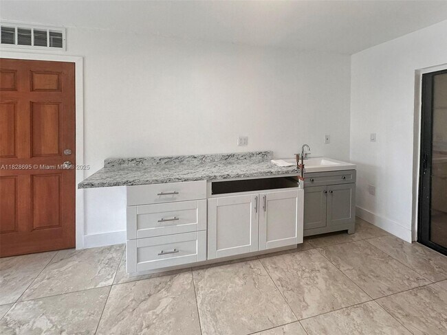 Building Photo - 15730 SW 103rd Ave