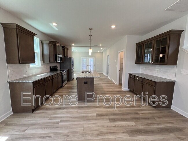 Building Photo - 284 White Oak Gdn Wy