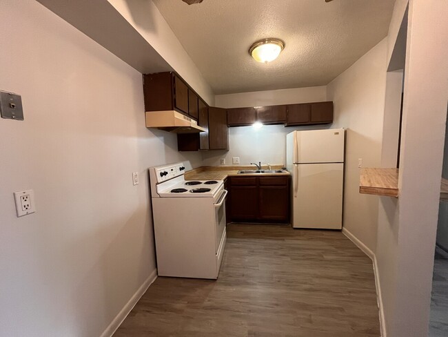 Building Photo - 320 Landing