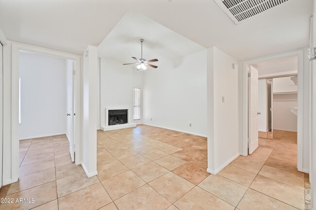 Building Photo - 2602 W Winchcomb Dr