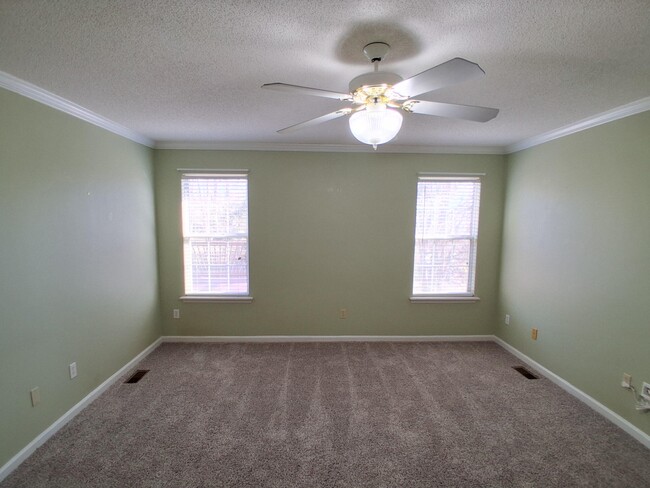 Building Photo - 885 Bit Ct