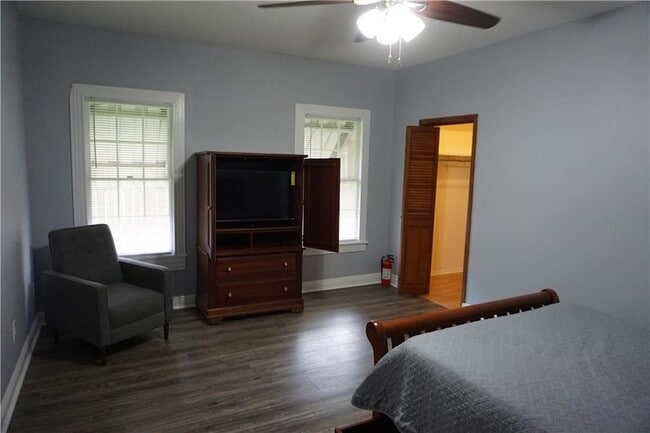 Building Photo - 177 W 5th St