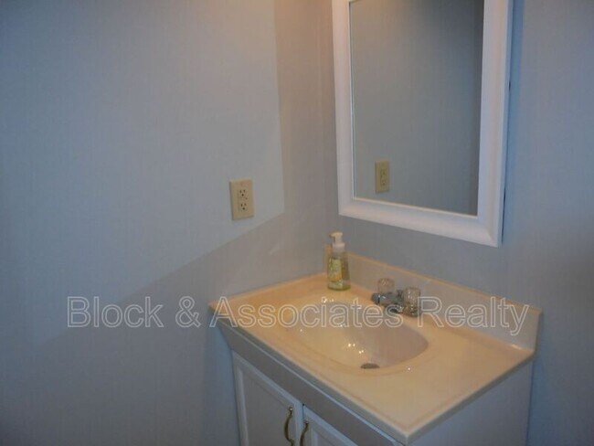 Building Photo - 2314 Dover Pl