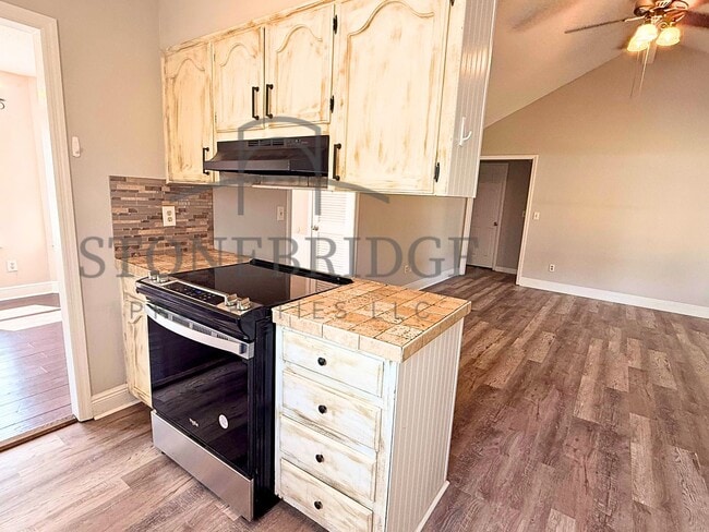 Building Photo - 3 bed, 2 bath home in Helena