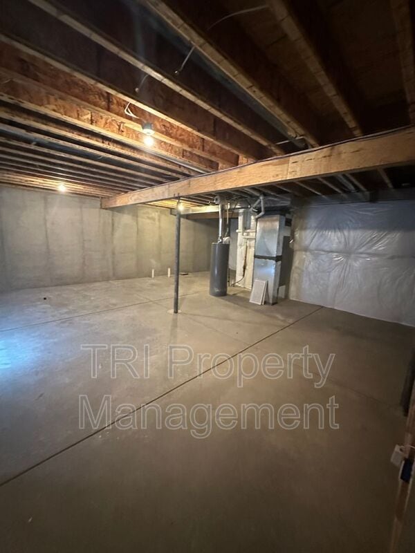 Building Photo - 218 E Chestnut St