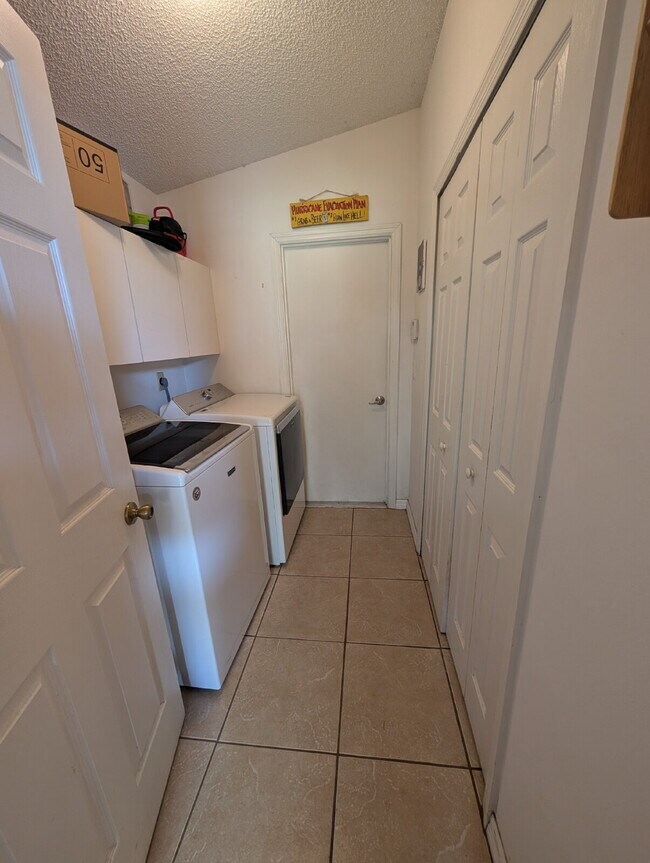 Building Photo - Beautiful 3-Bedroom Home in Suntree
