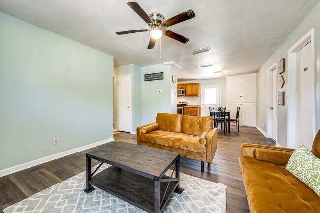 Building Photo - 509 Woodford Ln