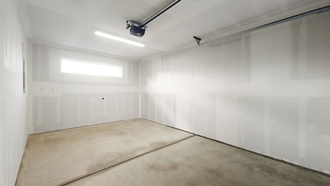 Building Photo - Brand New 3BR Home with Territorial Views