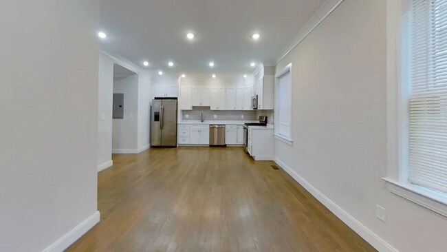 Building Photo - 3 bed 2.5 bath ALLSTON w/Laundry in Unit f...