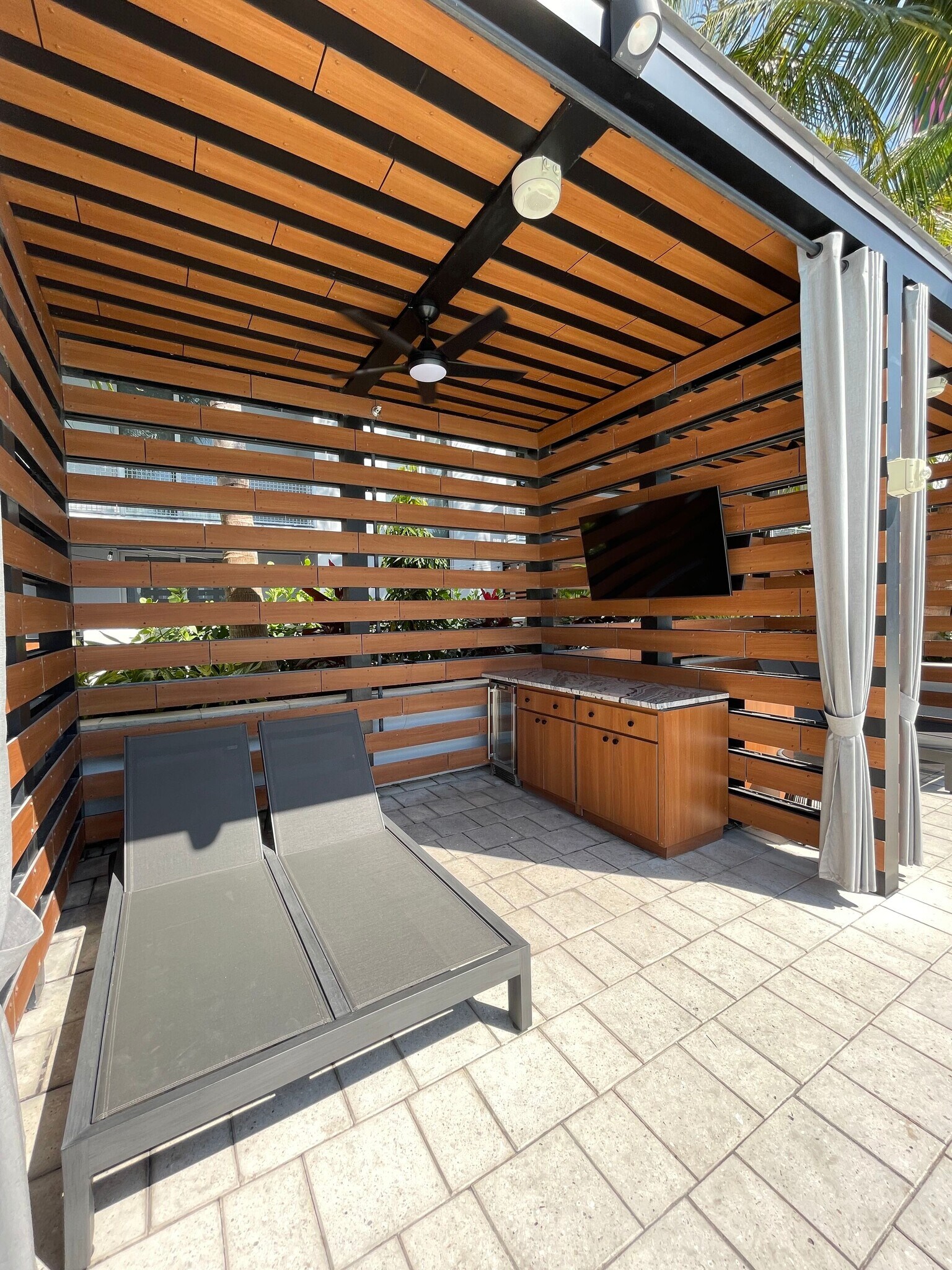 Building Photo - 119 NE 20th St