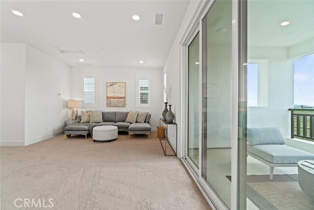 Building Photo - 9337 Astor