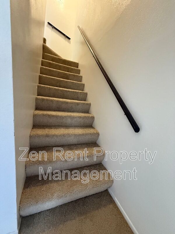 Building Photo - 2843 E Marconi Ave