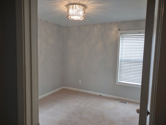 Building Photo - Fantastic Three Bedroom Home in Lexington!