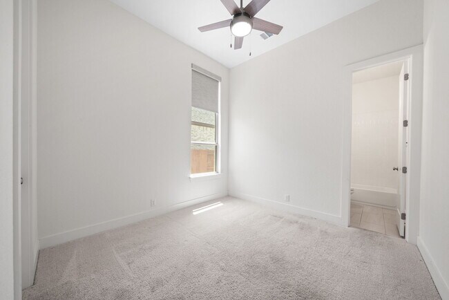 Building Photo - Stunning 4-Bed, 4.5-Bath Home with Pool Access and Private Yard in New Braunfels