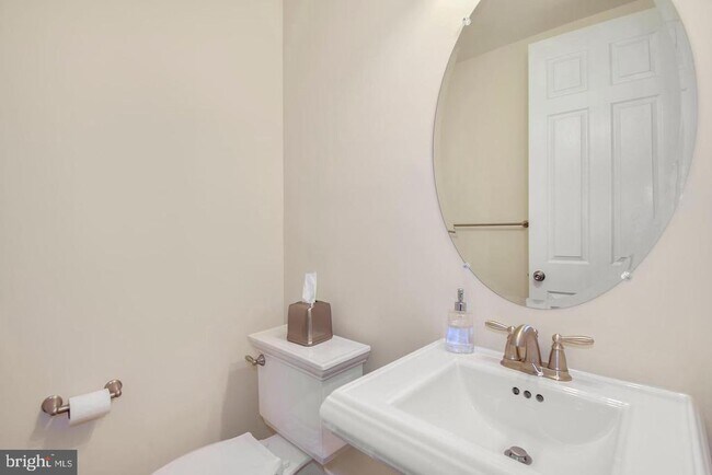 Building Photo - 71 Creekview Ln