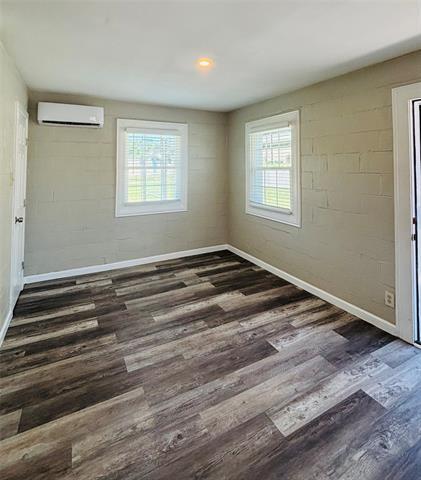 Building Photo - 260 S Corinth St Rd