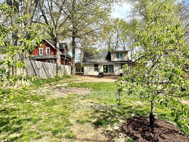 Building Photo - 5011 Miami St