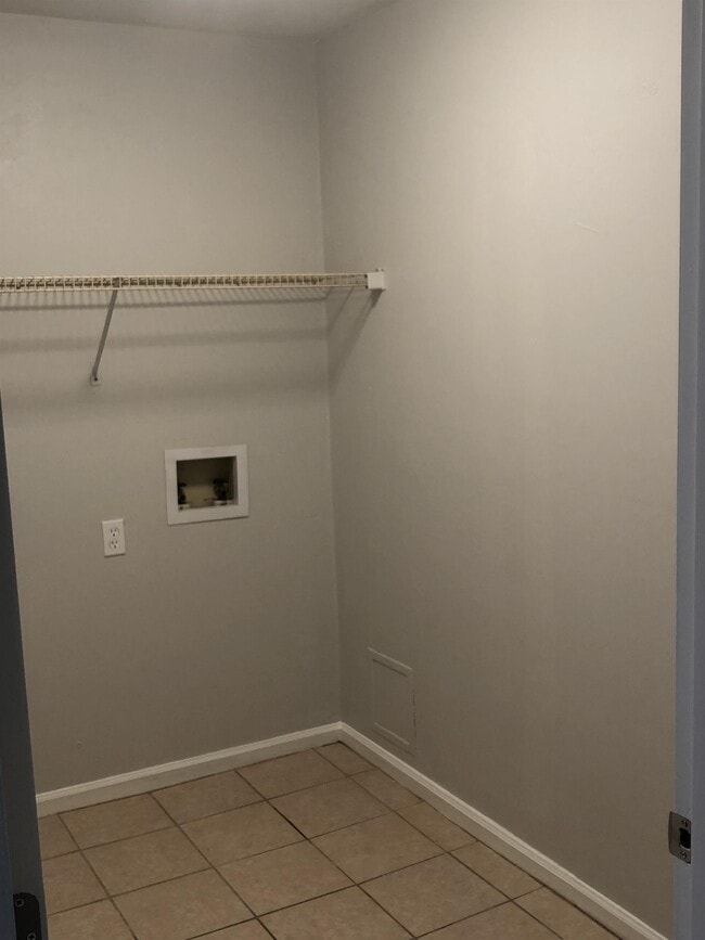 Building Photo - 1095 Rockbrook Ct