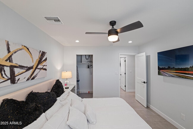 Building Photo - 2546 N 69th Pl