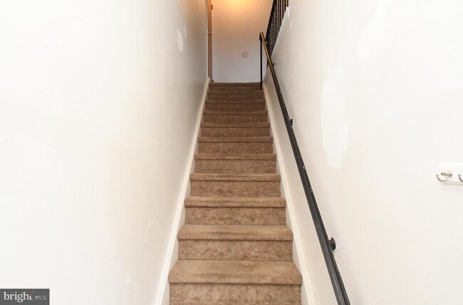 Building Photo - 592 Wrensong Rd