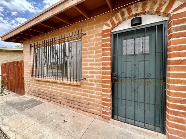 Building Photo - 3215 N Cherry Ave