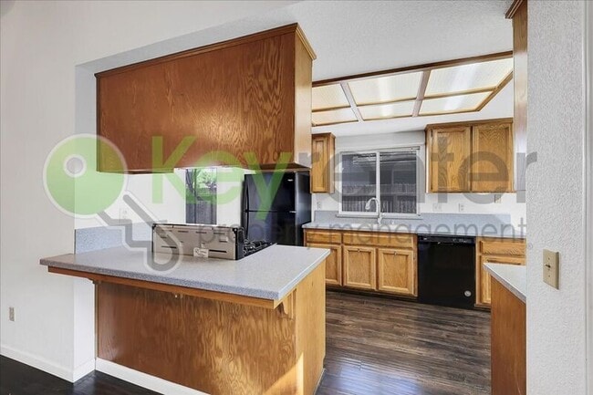 Building Photo - 2624 Walnut Ave