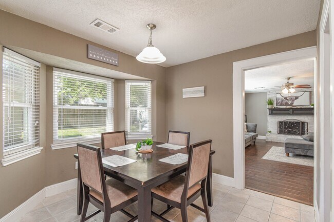 Building Photo - 11307 Canyon Trail Dr