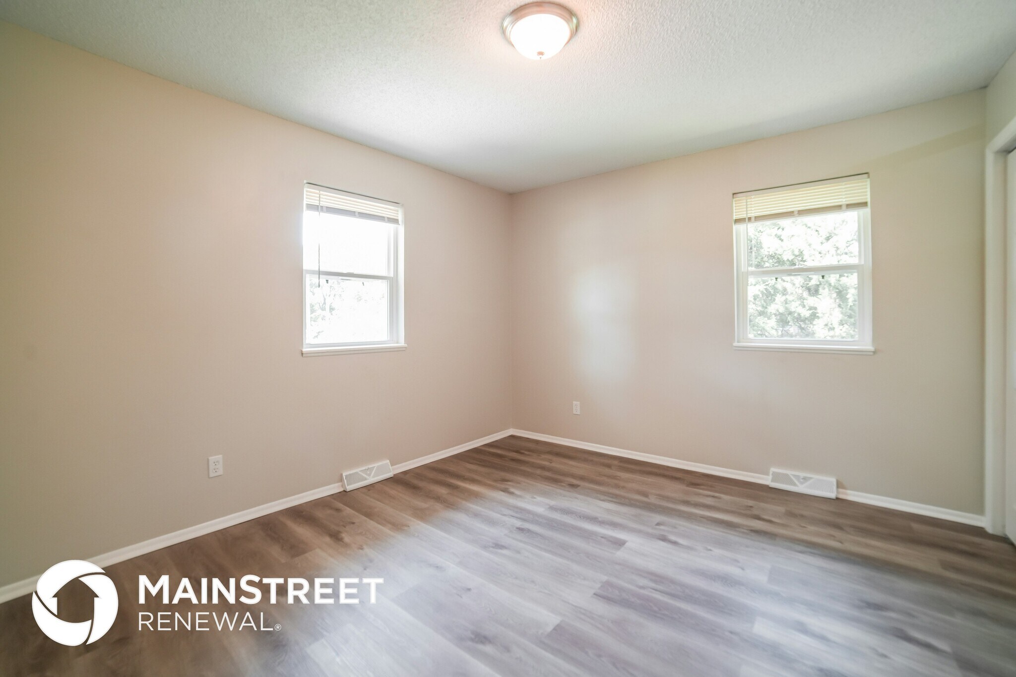 Building Photo - 601 S Central St