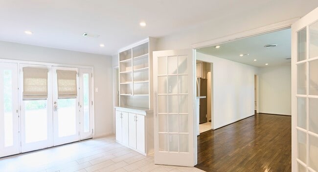 Building Photo - 9326 Willowview Ln
