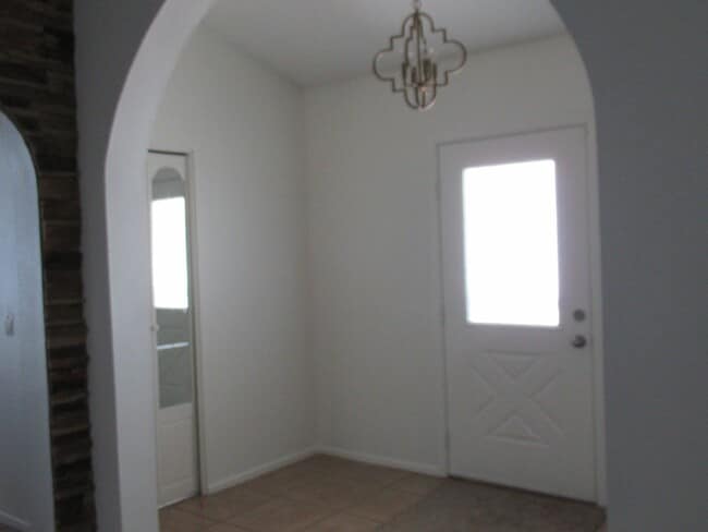 Building Photo - Nice 4 Bedroom + Den Home With Pool In AHWATUKEE!