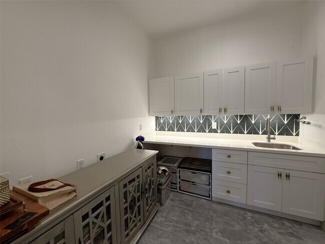 Building Photo - 4043 Tartan Ln
