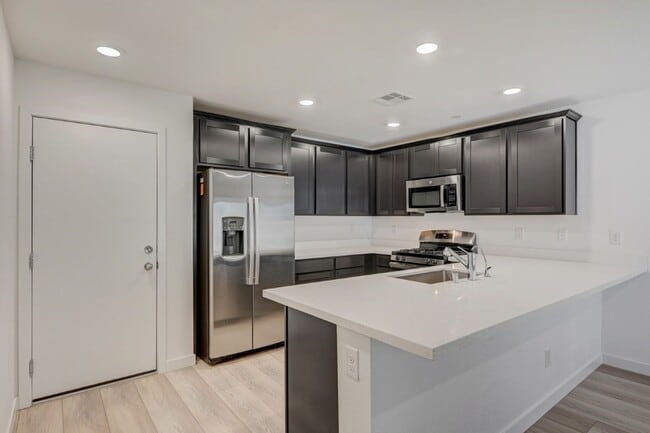 Building Photo - 10772 Paget Ct