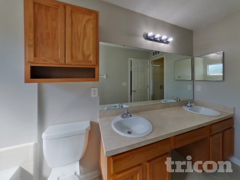 Building Photo - 12740 Black Angus Dr