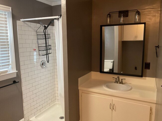 Building Photo - The Perfect 4 Bedroom!!!!