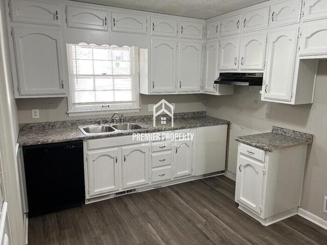 Building Photo - 6119 Rickwood Dr NW