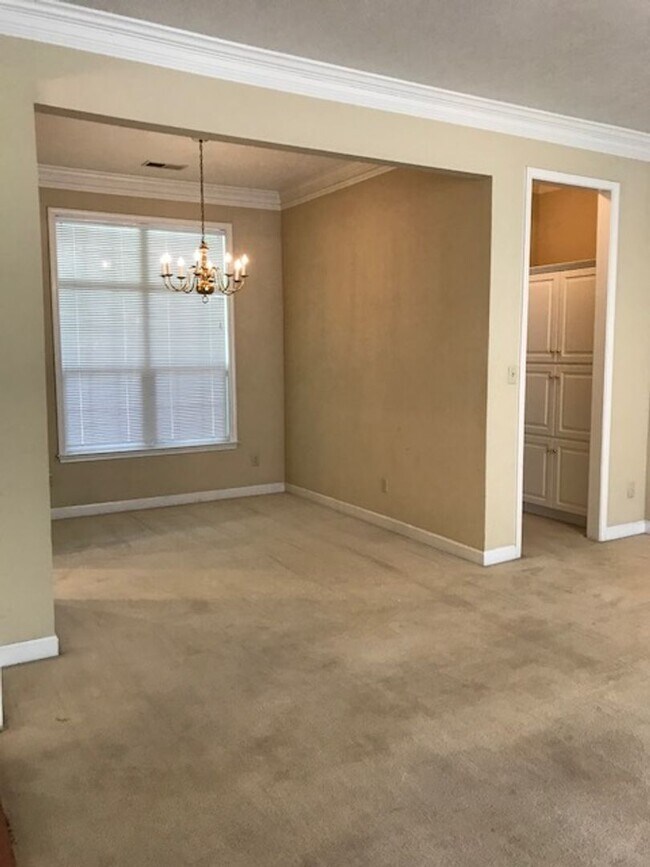 Building Photo - Keys to happiness